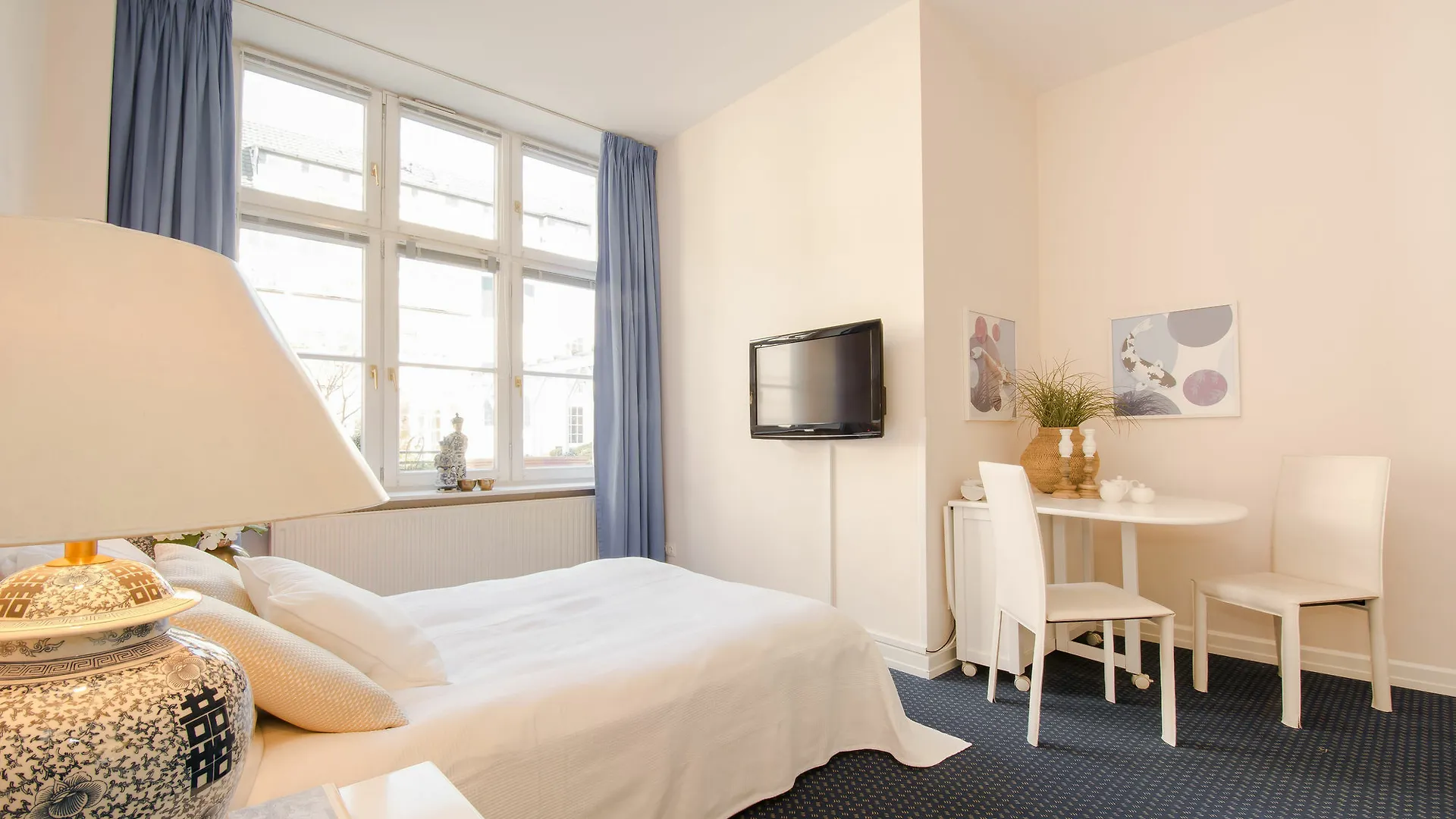 Living Am Carlsplatz Apartment Düsseldorf 4*,